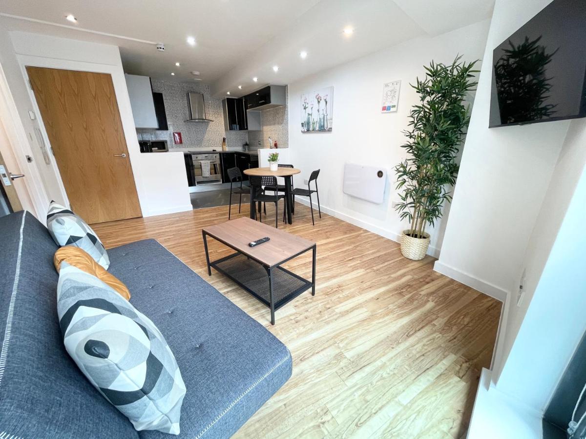 Apartment The Works-fresh 2bed In Centre, Opposite Arndale.