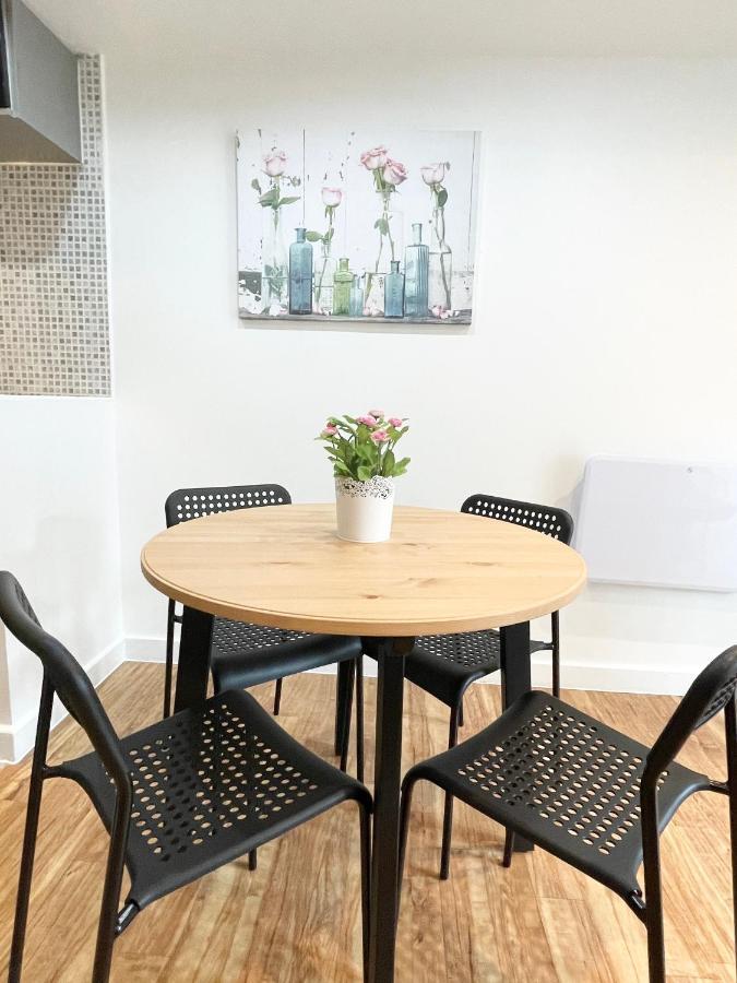 The Works-fresh 2bed In Centre, Opposite Arndale. *