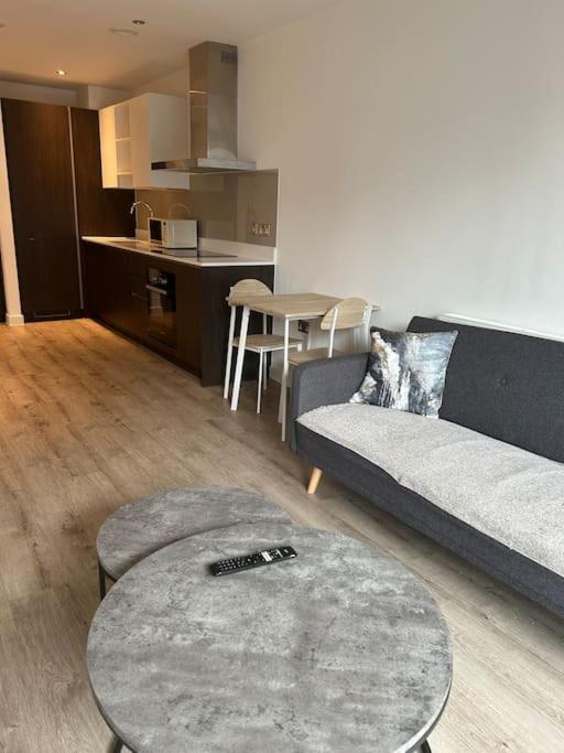 Apartment Modern And Spacious Centre *