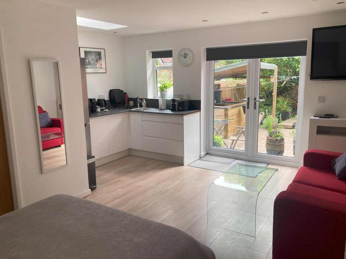Apartment Beautiful Detached Private Annex In Great Location