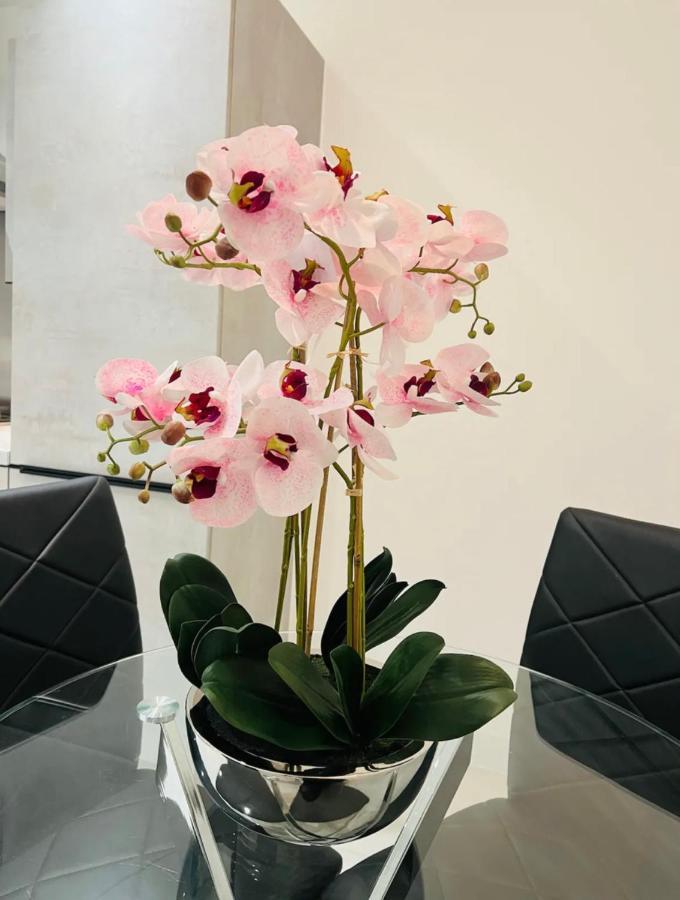 Stylish New Built Homestay Manchester
