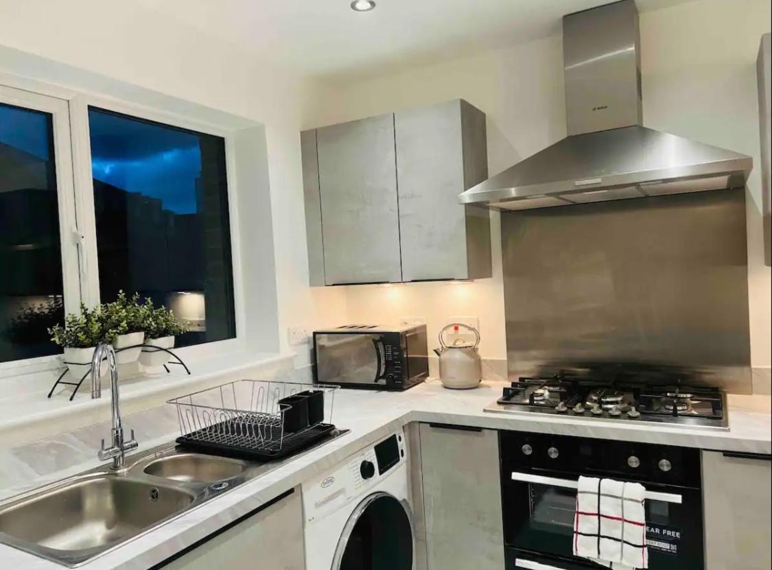 Stylish New Built Homestay Manchester