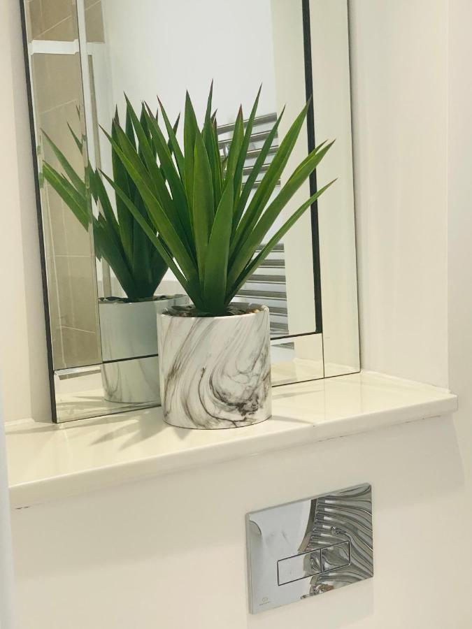 Stylish New Built Homestay Manchester