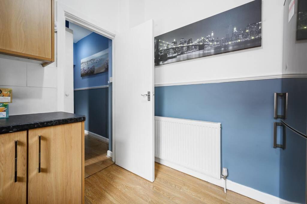 Apartment Mega Flat Near Arndale City Centre