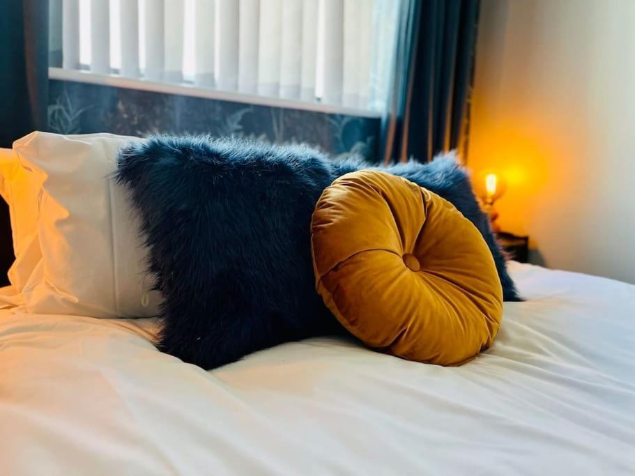 Apartment Beautifully Presented One Bedroom Close To Old Trafford Stadium *