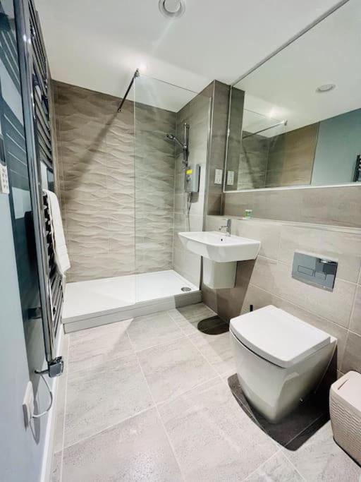 Apartment Beautifully Presented One Bedroom Close To Old Trafford Stadium *