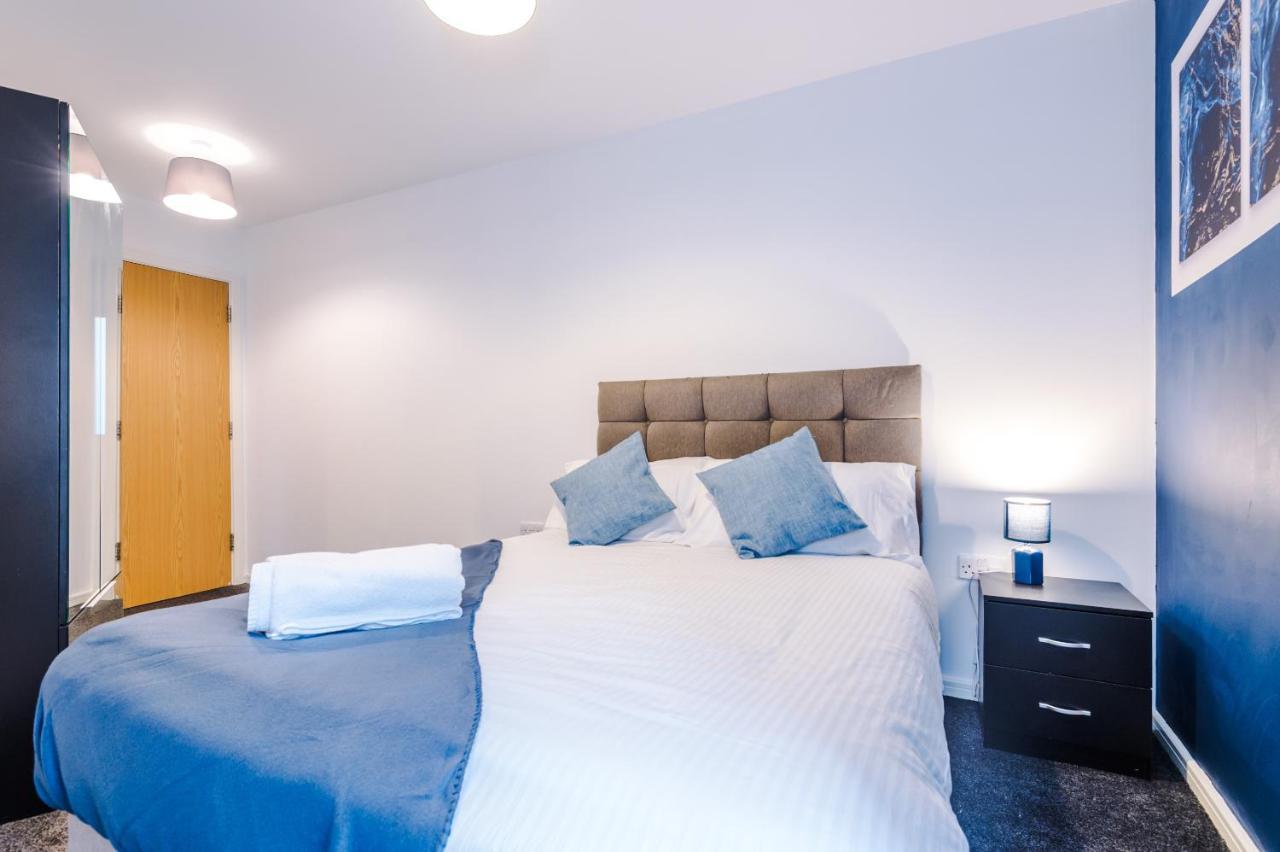 2 Bed With Balcony Private Parking Near Etihad Stadium, Coop Live
