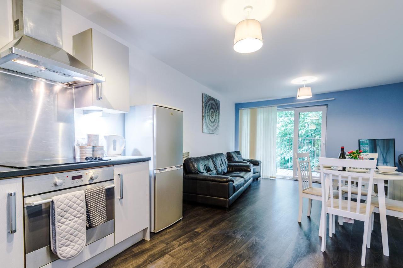 2 Bed With Balcony Private Parking Near Etihad Stadium, Coop Live Appartement Manchester