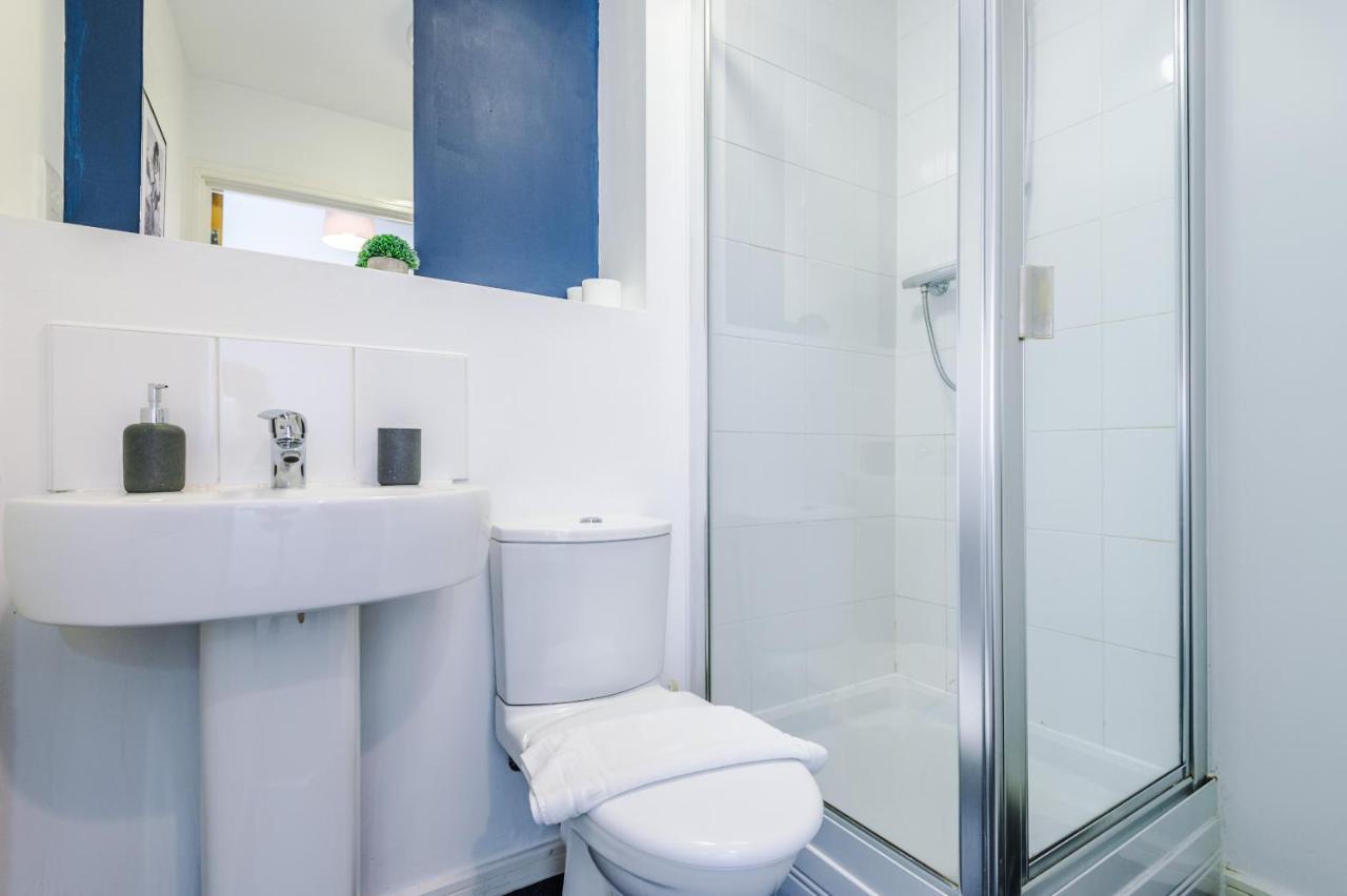 2 Bed With Balcony Private Parking Near Etihad Stadium, Coop Live Appartement *