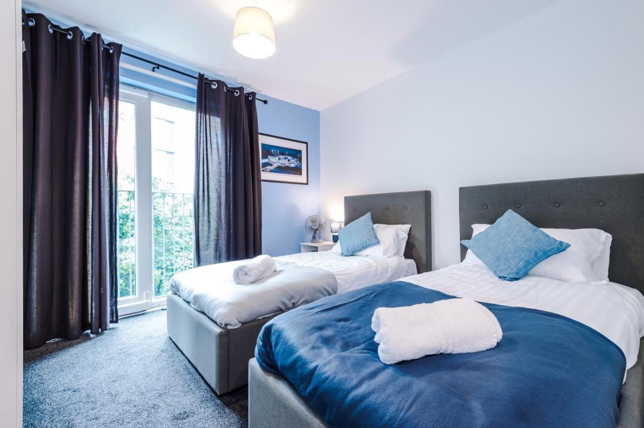 2 Bed With Balcony Private Parking Near Etihad Stadium, Coop Live Appartement