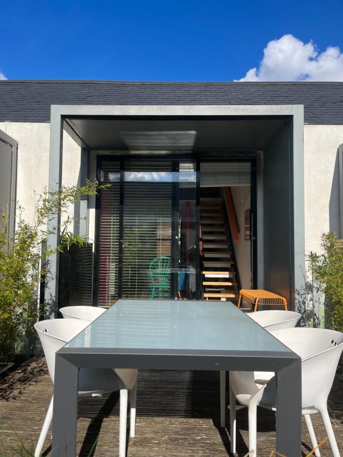 Designer House And Garden With Parking *