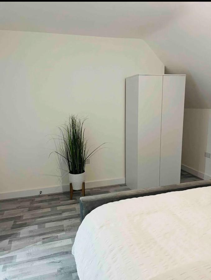 Luxurious New Built Kingsize Bedroom *