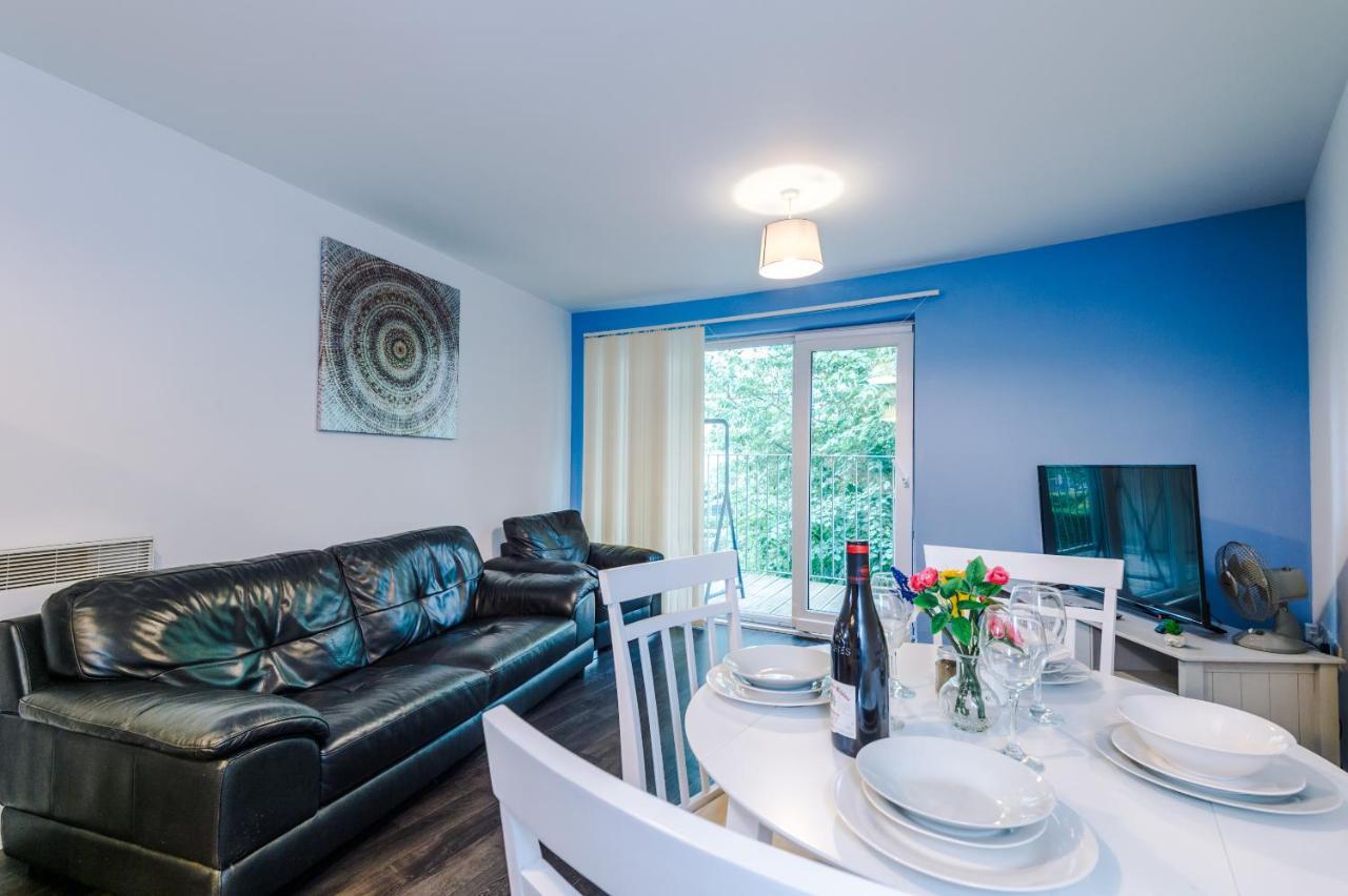 2 Bed With Balcony Private Parking Near Etihad Stadium, Coop Live * Manchester