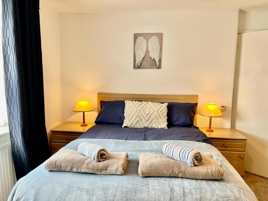 Apartment Spacious 3 Bedroom House - Sleeps 5 *