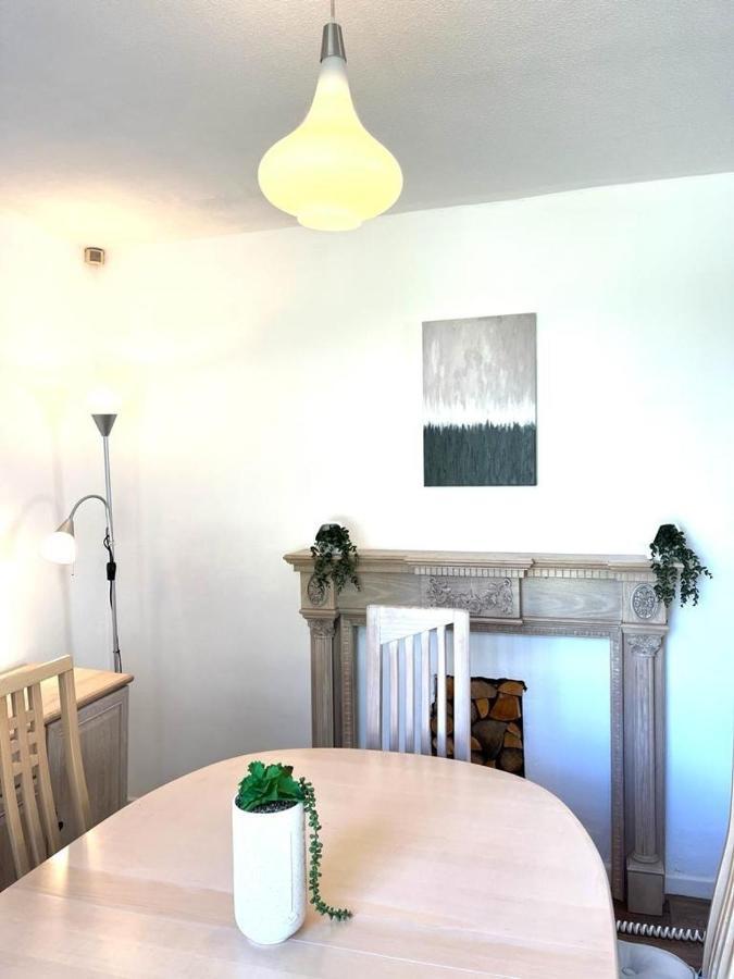 Spacious 3 Bedroom House - Sleeps 5 Apartment Manchester