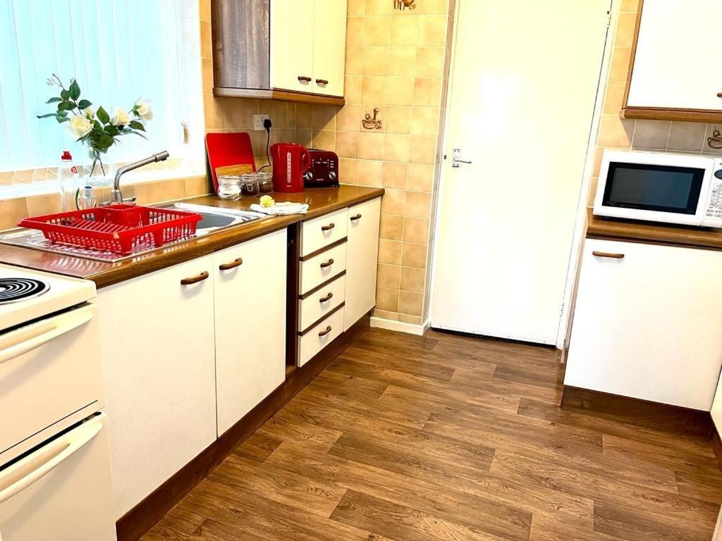 Spacious 3 Bedroom House - Sleeps 5 Apartment