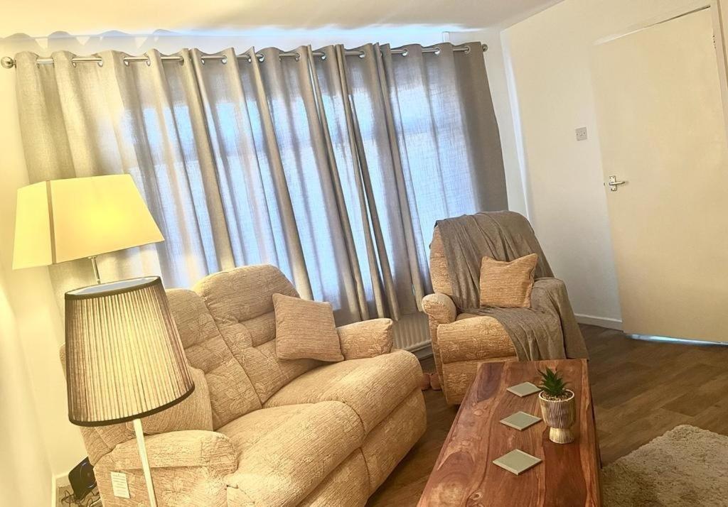 Apartment Spacious 3 Bedroom House - Sleeps 5