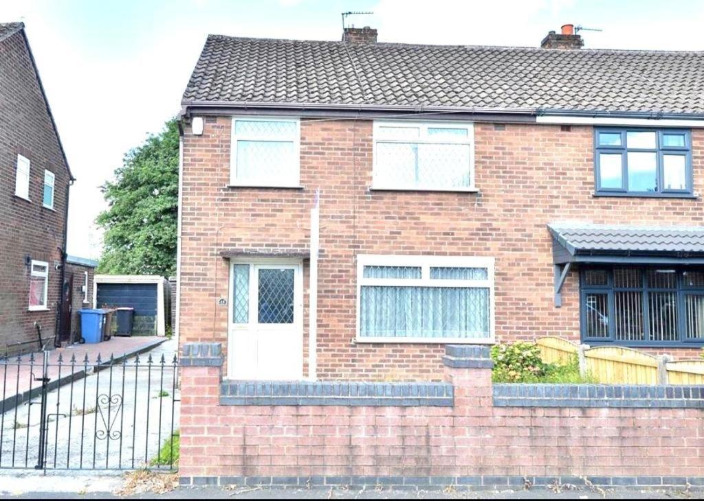 Spacious 3 Bedroom House - Sleeps 5