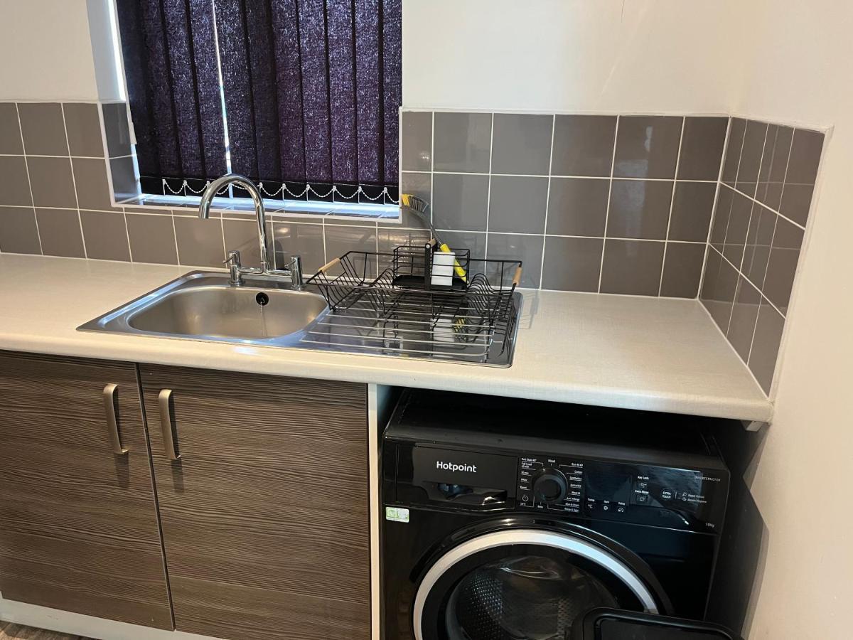 Spacious & Cosy Near Centre - Free Driveway Parking Vakantiehuis *