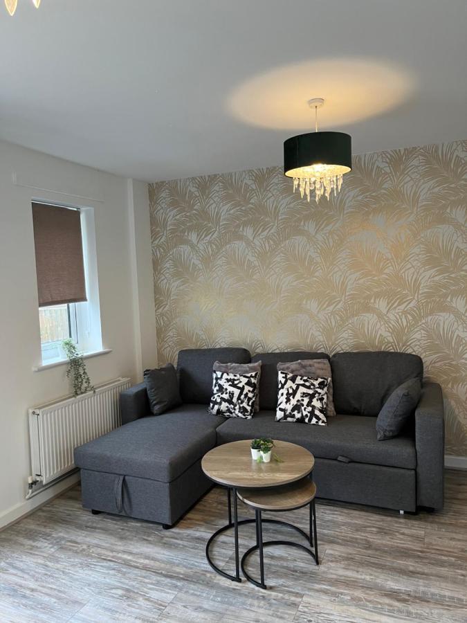 Spacious & Cosy Near Centre - Free Driveway Parking Vakantiehuis *
