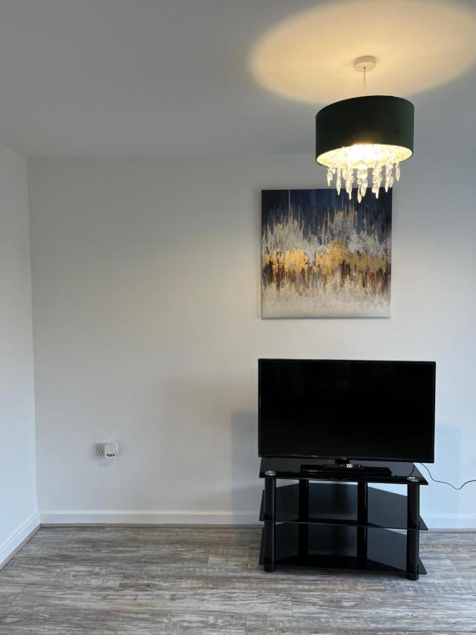Vakantiehuis Spacious & Cosy Near Centre - Free Driveway Parking