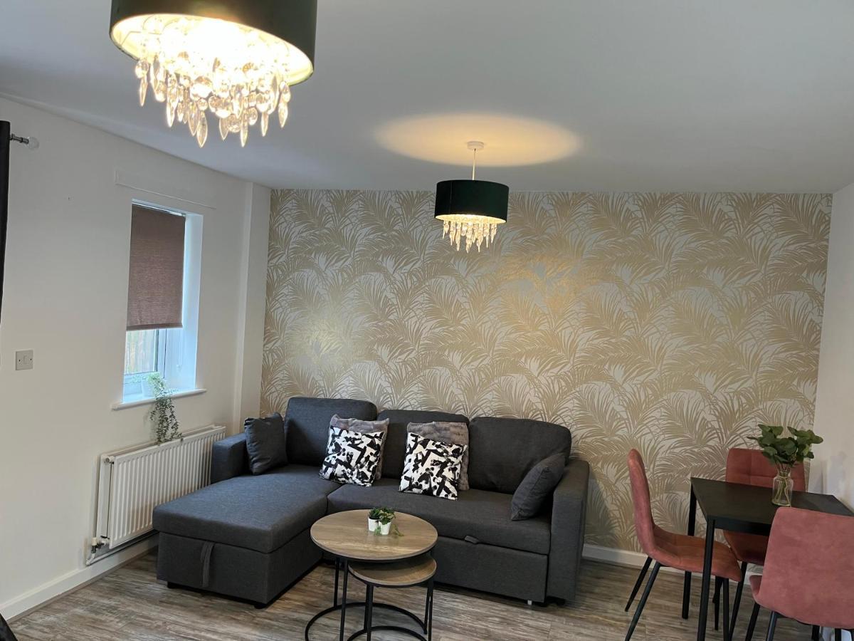 Spacious & Cosy Near Centre - Free Driveway Parking Manchester