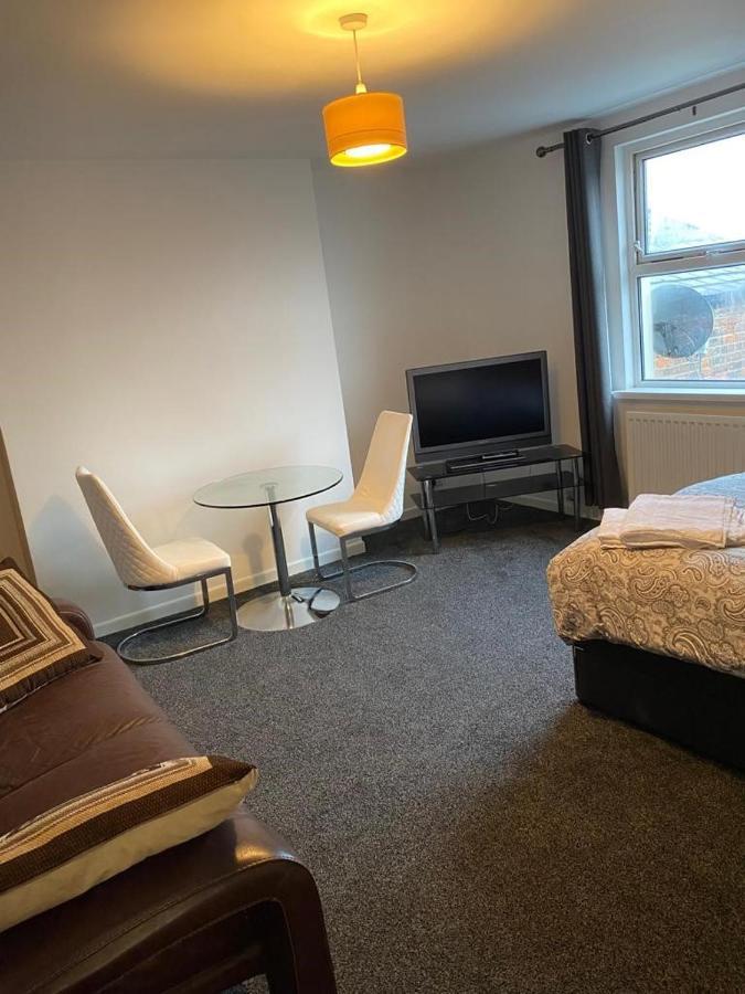 2 Bedroom Flat With Free Parking In Apartment Manchester