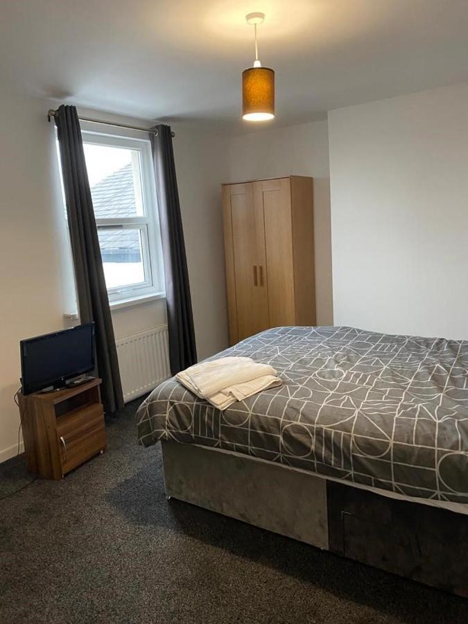 2 Bedroom Flat With Free Parking In