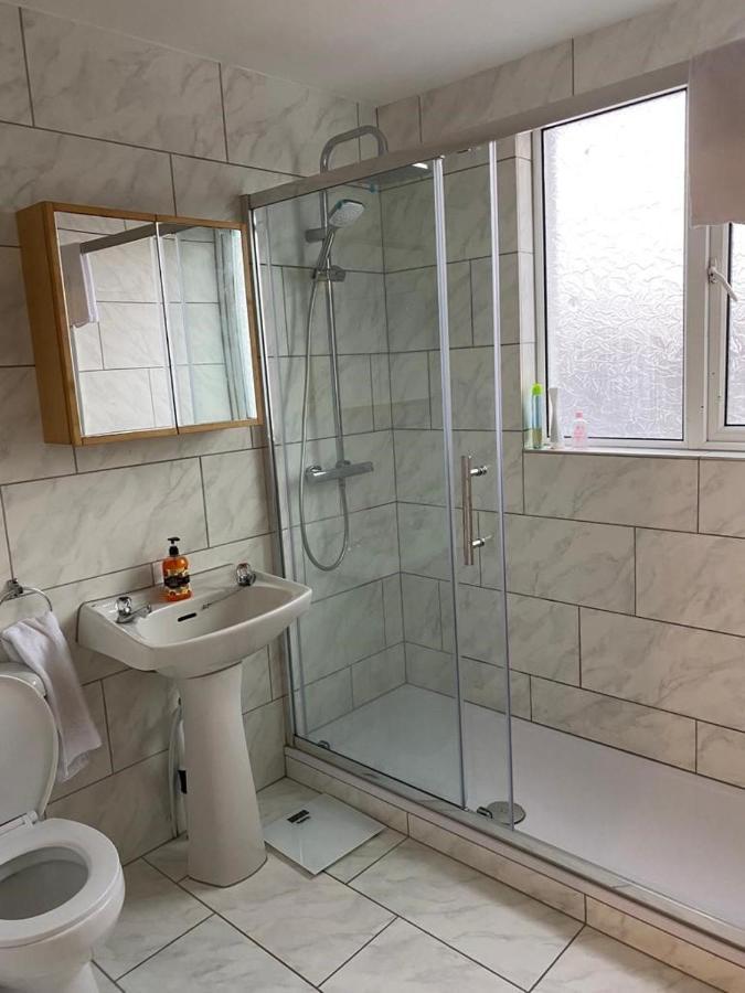 2 Bedroom Flat With Free Parking In Apartment Manchester