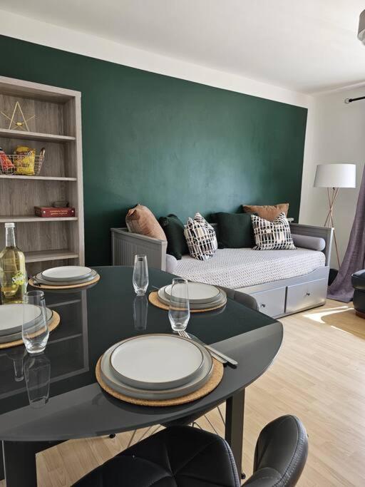 The Balmoral Hub Apartment *