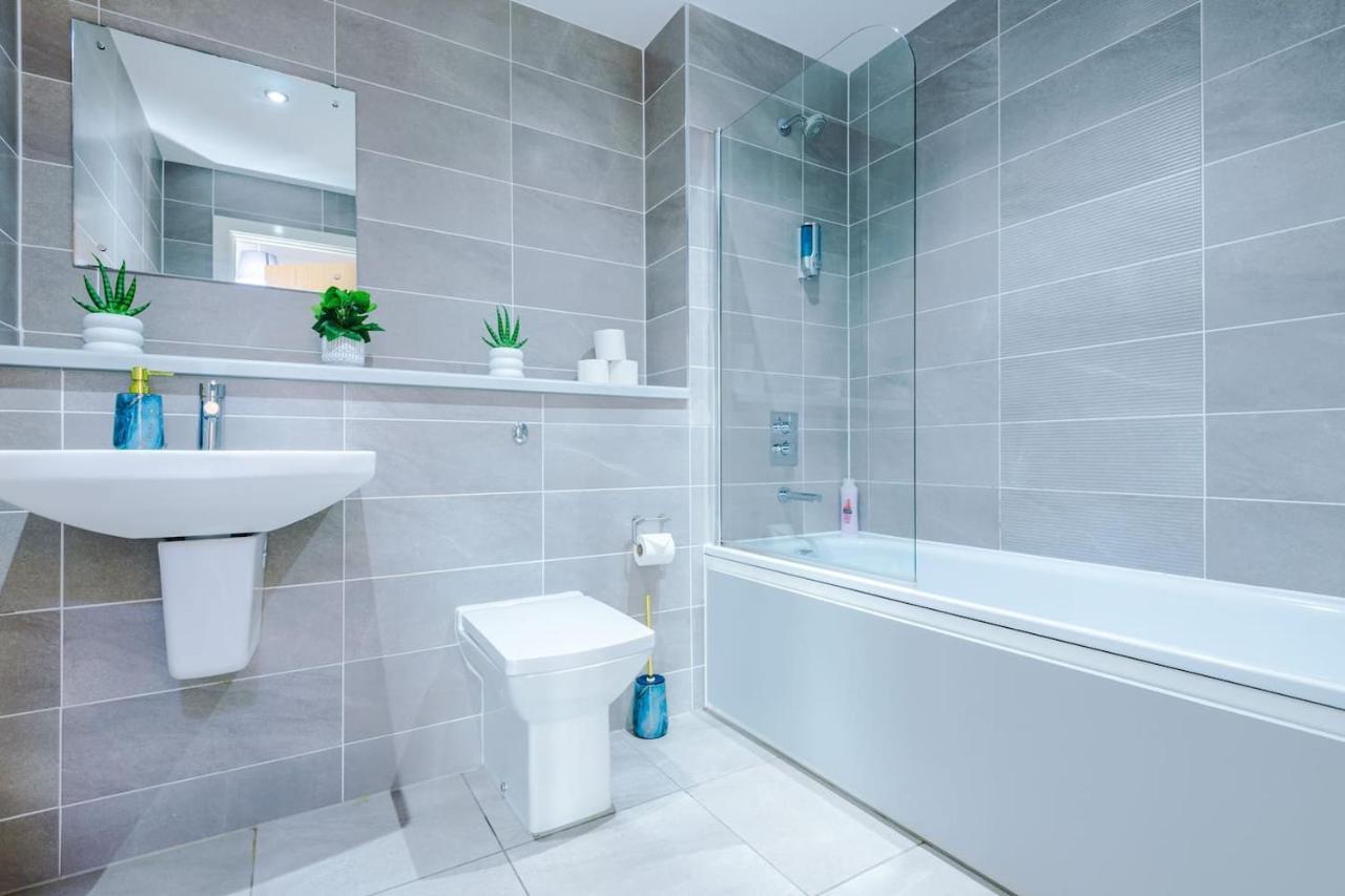Modern Serviced With 24-7 Gym Access