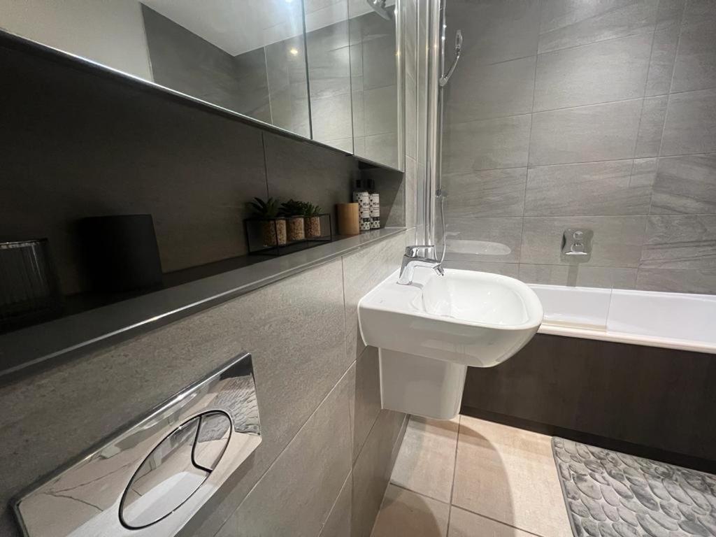 Modern And Spacious Centre * Manchester