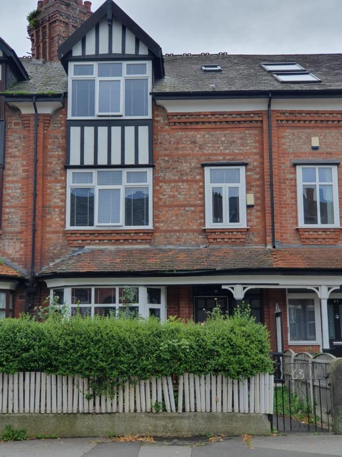 Quirky And Spacious 4 Bed Victorian House Manchester