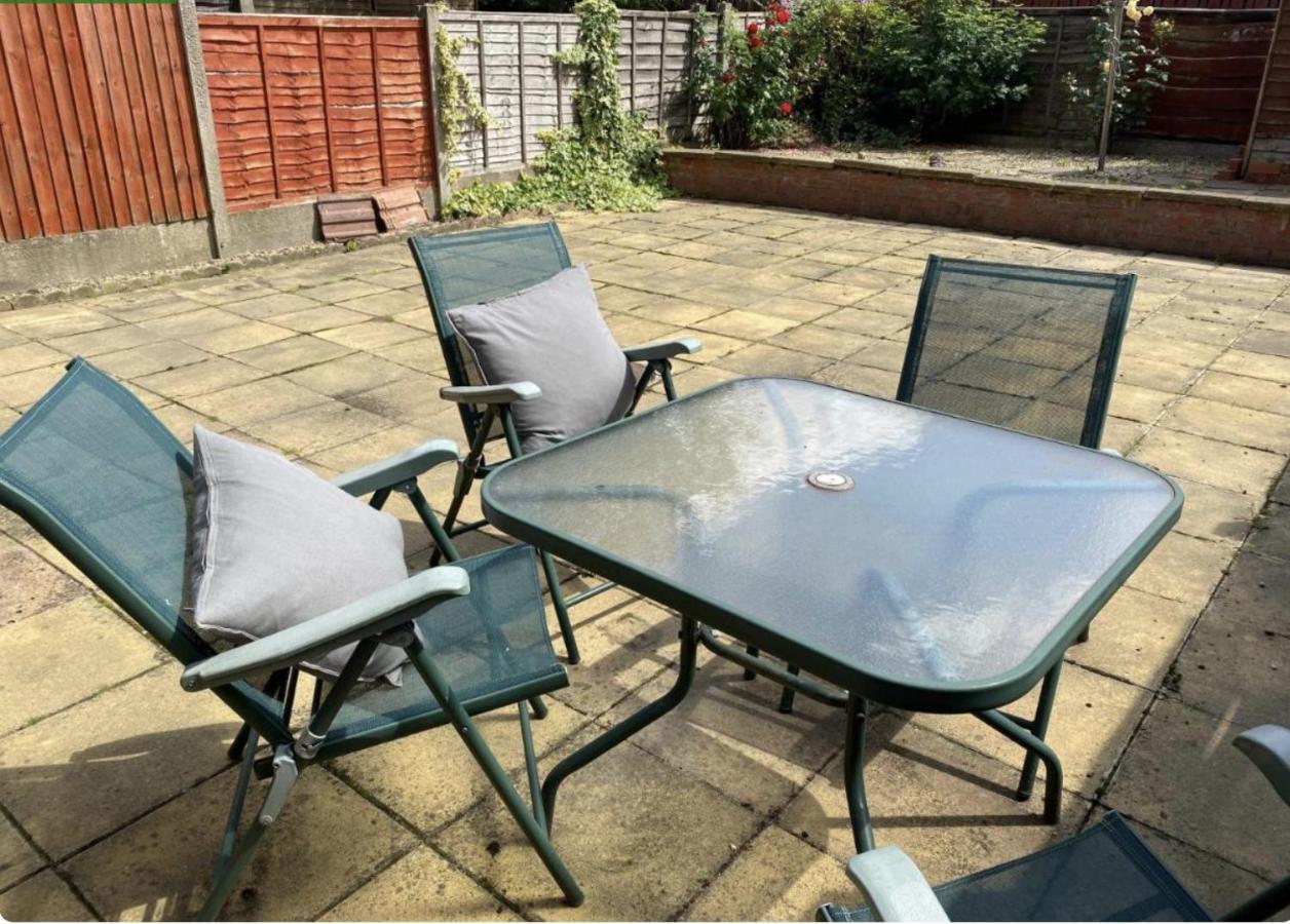 Holiday home Modern Home, Beautiful Spacious Garden, Centre Netflix Manchester