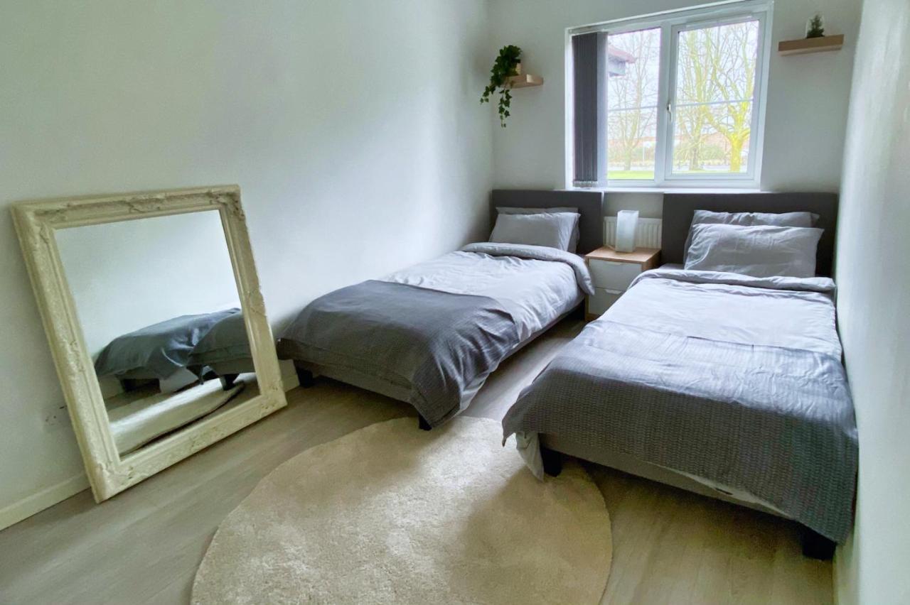 Modern Home, Beautiful Spacious Garden, Centre Netflix Manchester