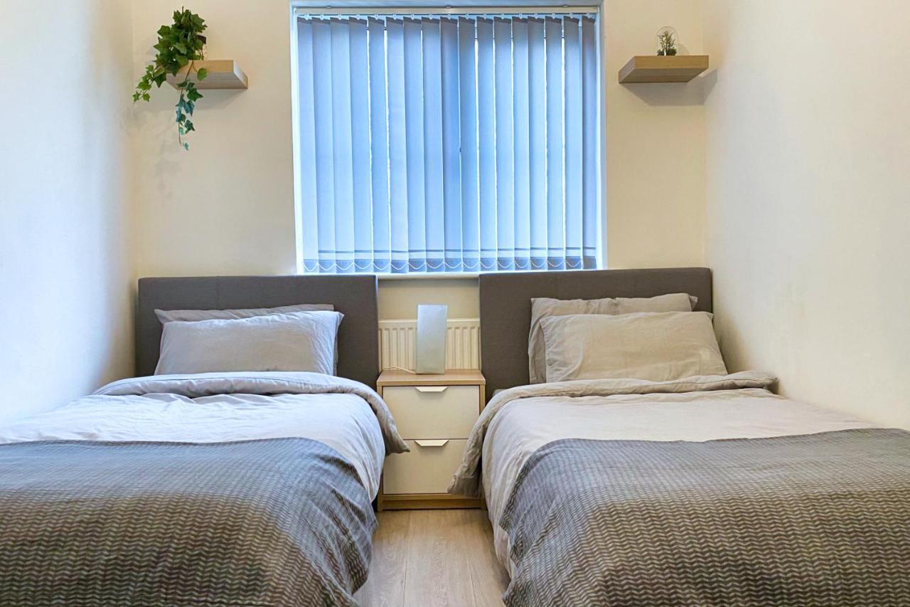Modern Home, Beautiful Spacious Garden, Centre Netflix Holiday home Manchester