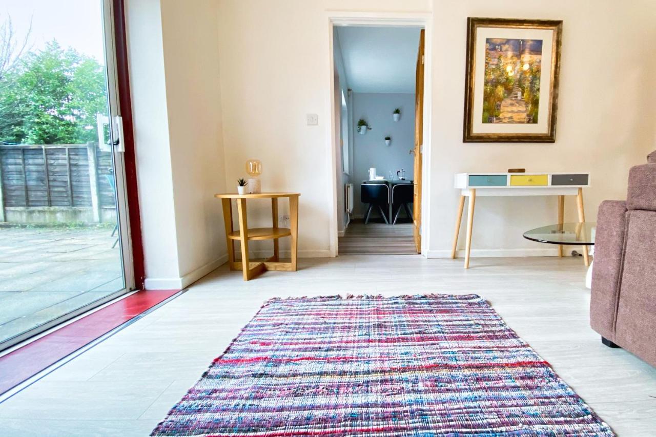 Modern Home, Beautiful Spacious Garden, Centre Netflix Holiday home