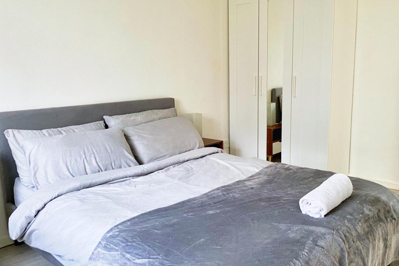 Modern Home, Beautiful Spacious Garden, Centre Netflix Holiday home *