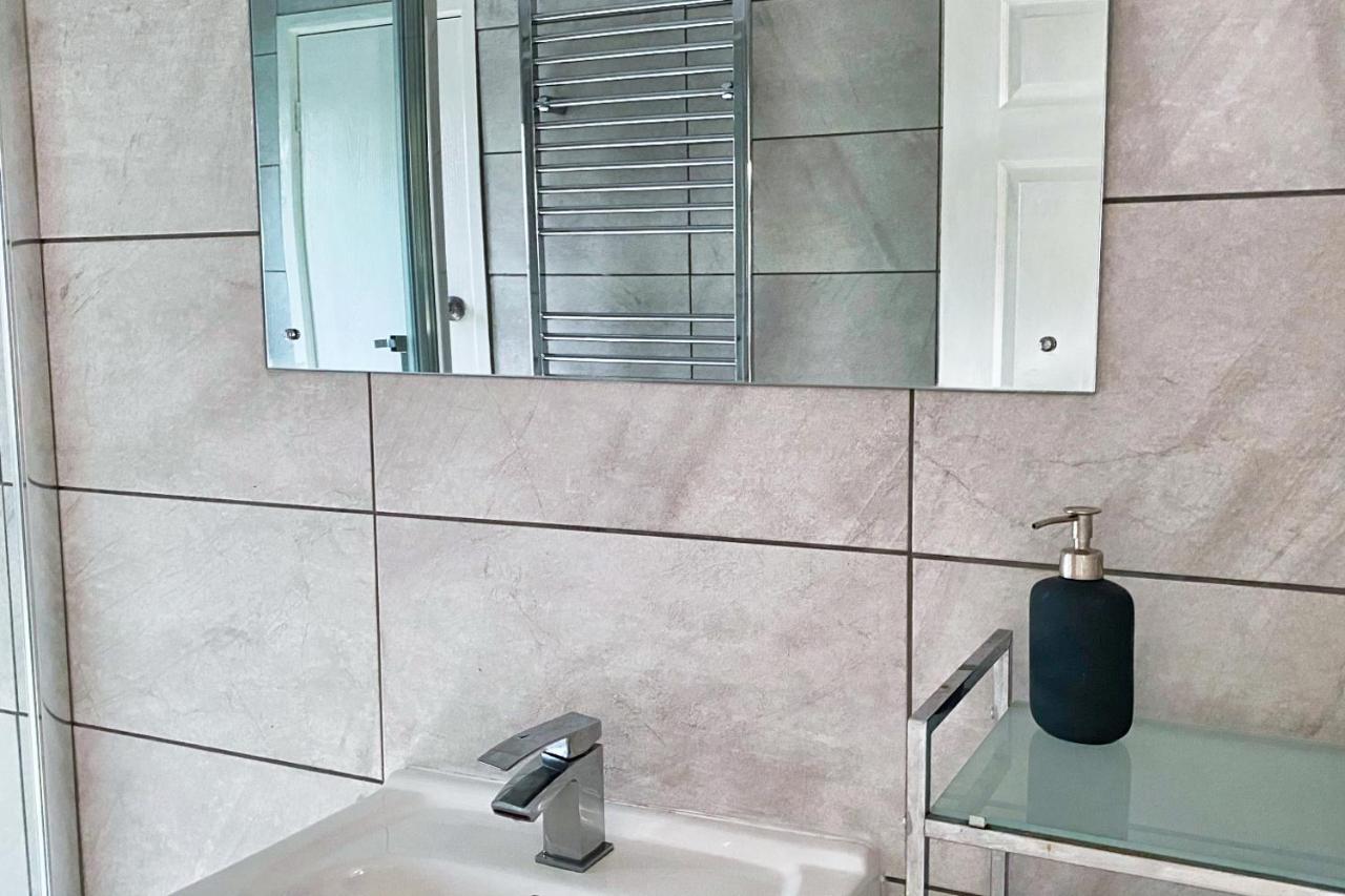 Holiday home Modern Home, Beautiful Spacious Garden, Centre Netflix Manchester