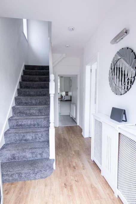 Holiday home Windsor House 3 Bedrooms Sleeps 8 Manchester