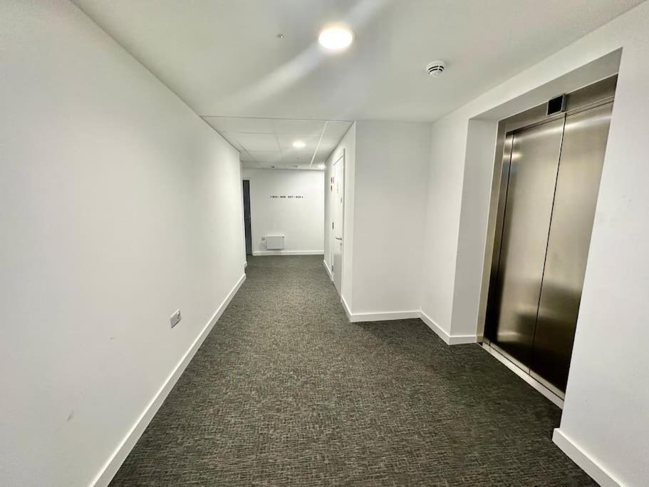 Apartment Morden 2 Bed - Old Trafford *