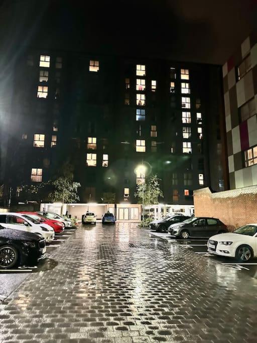 Morden 2 Bed - Old Trafford * Manchester