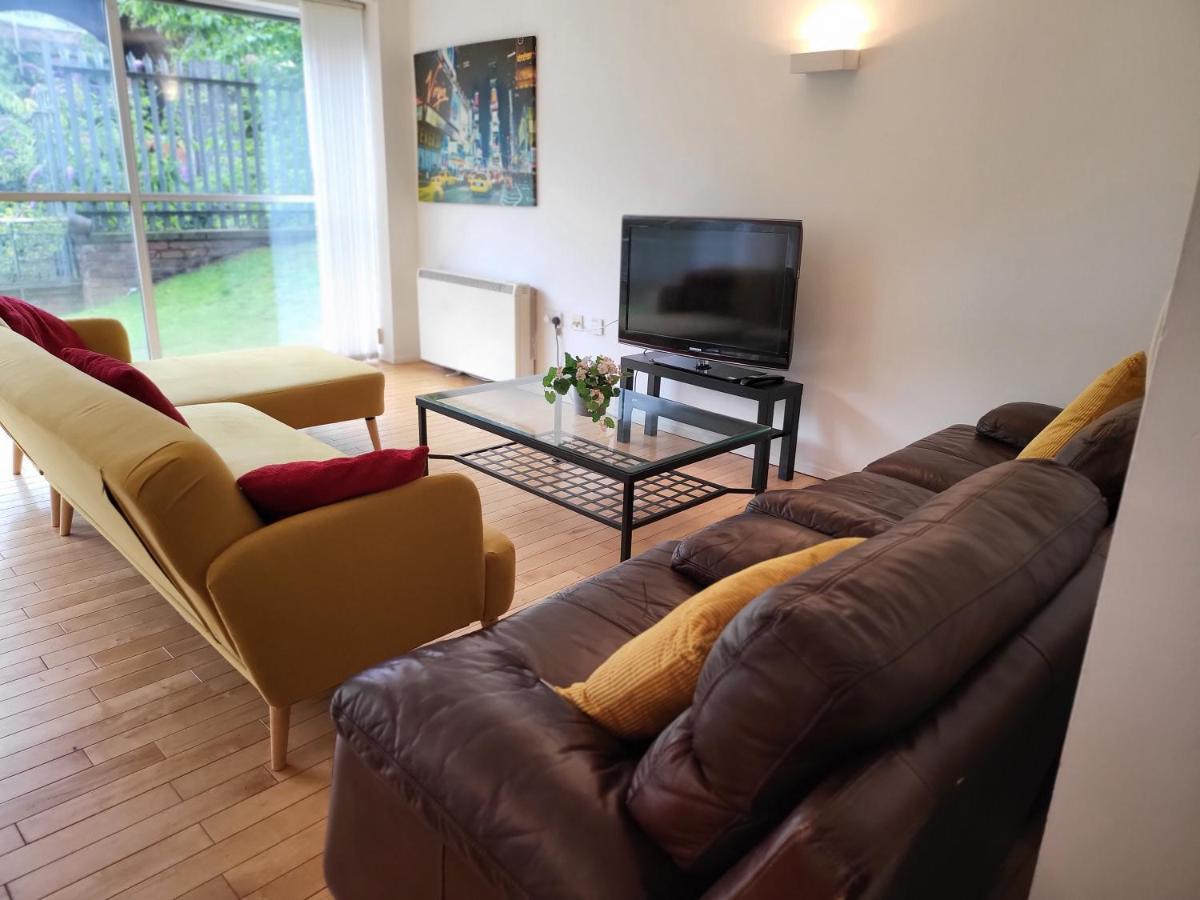 Apartment Luxury 2 Bed Apt On River, Wifi, Parking, Garden