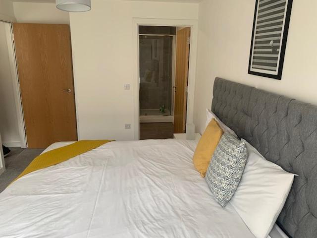 Beautiful 2 Bedroom *