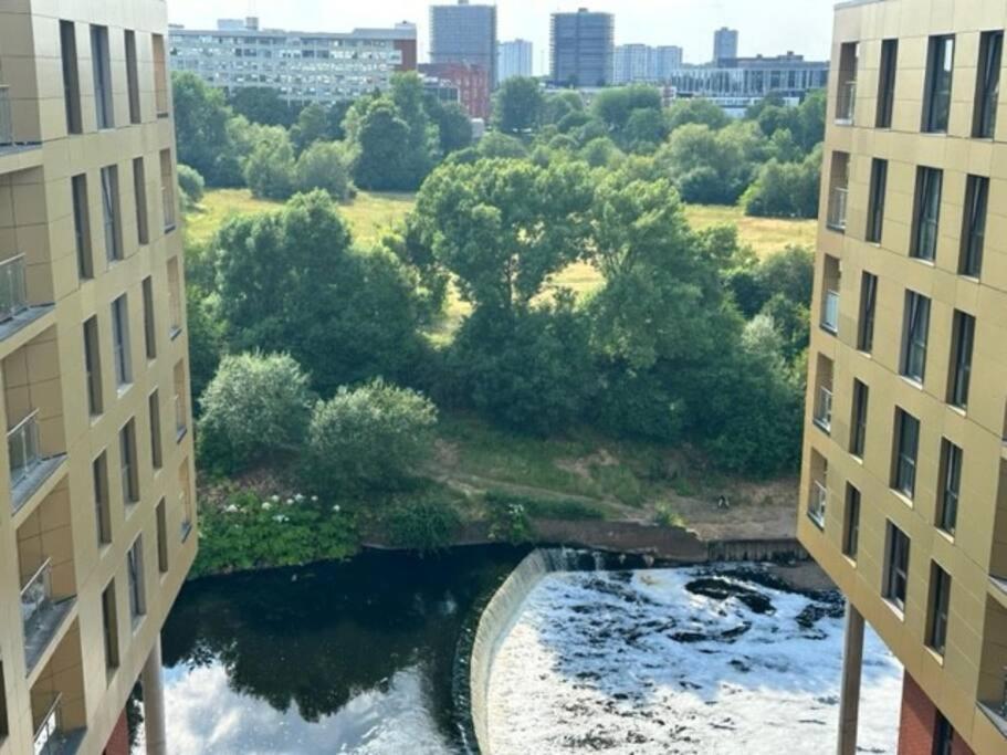 Xl 2 Bed Mcr Sleeps 7 *
