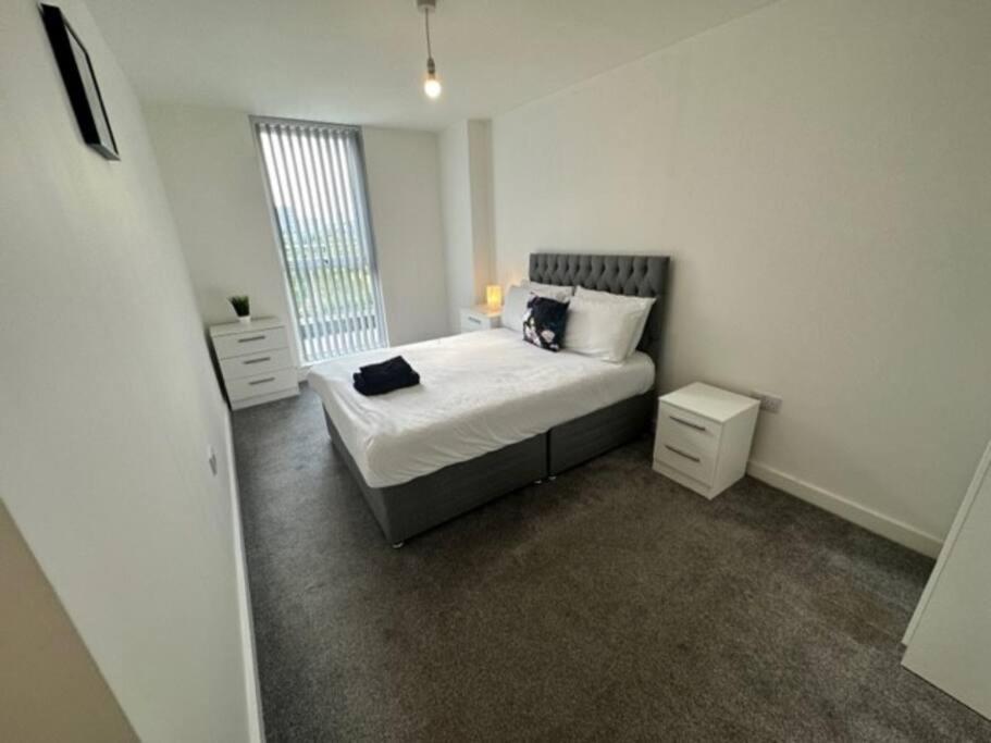 Xl 2 Bed Mcr Sleeps 7 *