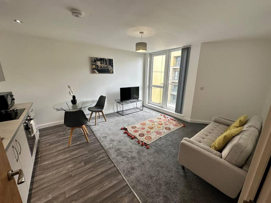 Apartment Super Mcr 1 Bed + Balcony