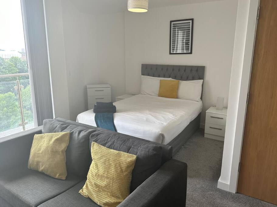 Fab, Spacious Studio+balcony Mcr Apartment Manchester