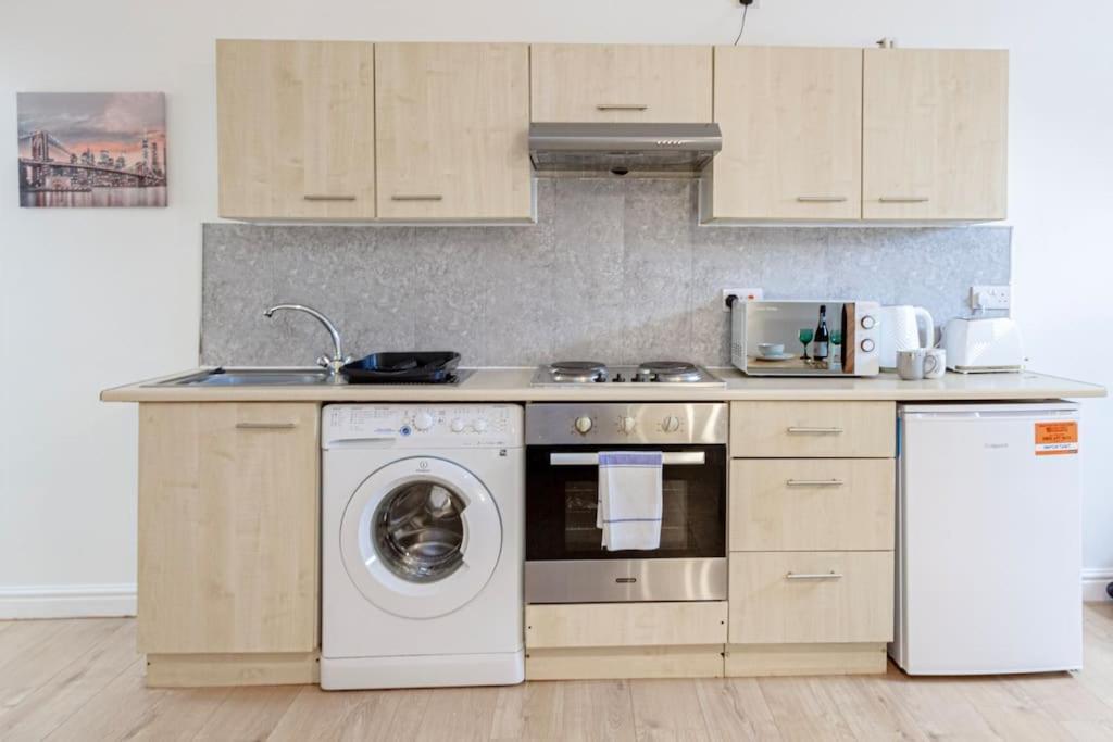 Cosy & Fully Equipped In Swinton Manchester
