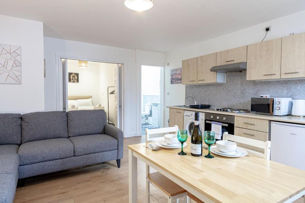 Cosy & Fully Equipped In Swinton *